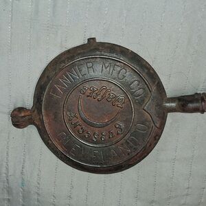Tanner MFG Co. Cast Iron Waffle Maker